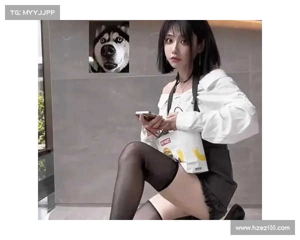 王诗蒙亮相LPL舞台COS阿狸展现游戏热情引发粉丝热议 王诗蒙亮相LPL舞台COS阿狸展现游戏热情引发粉丝热议
